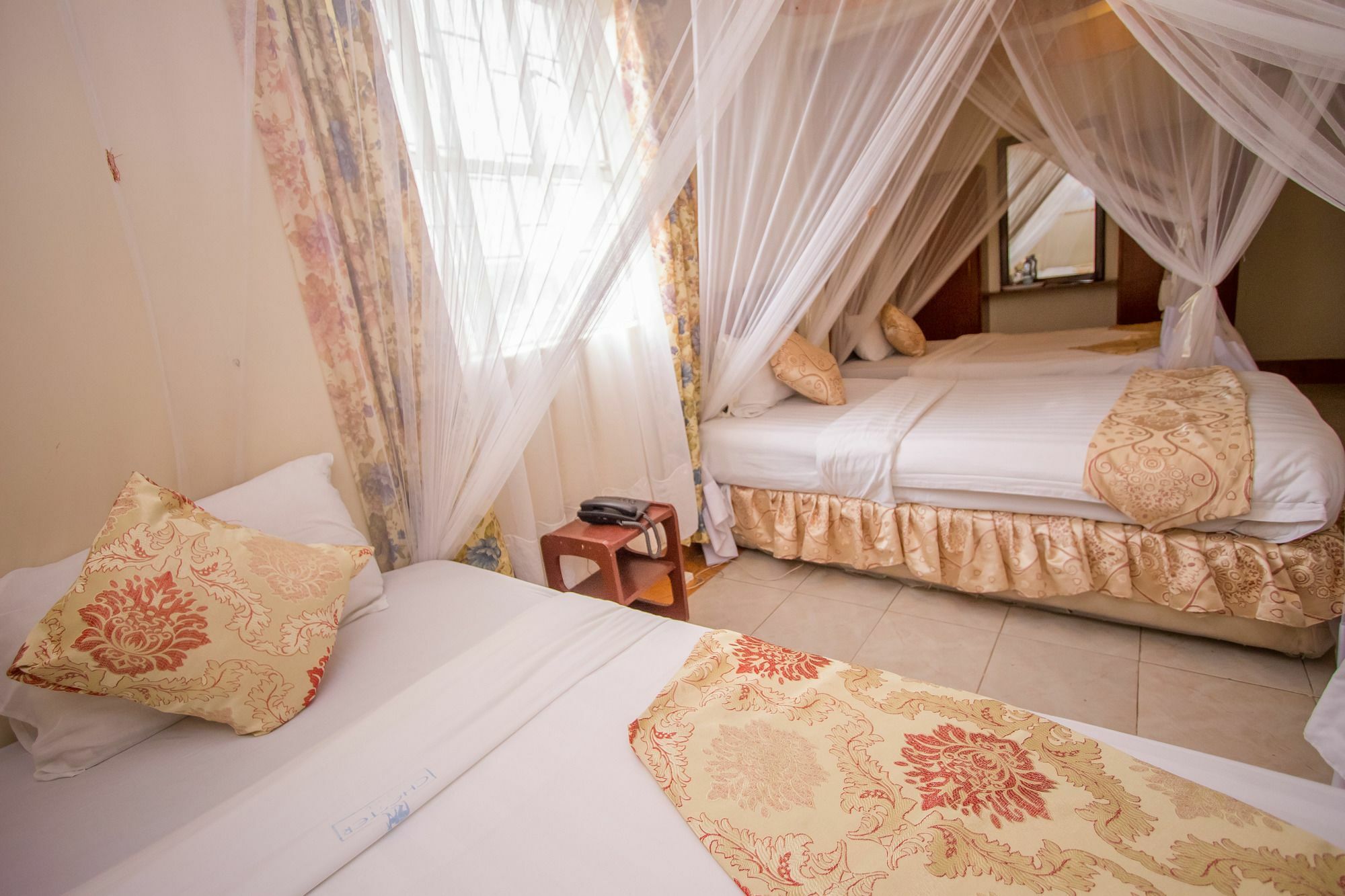 Chester Hotel Nakuru Buitenkant foto